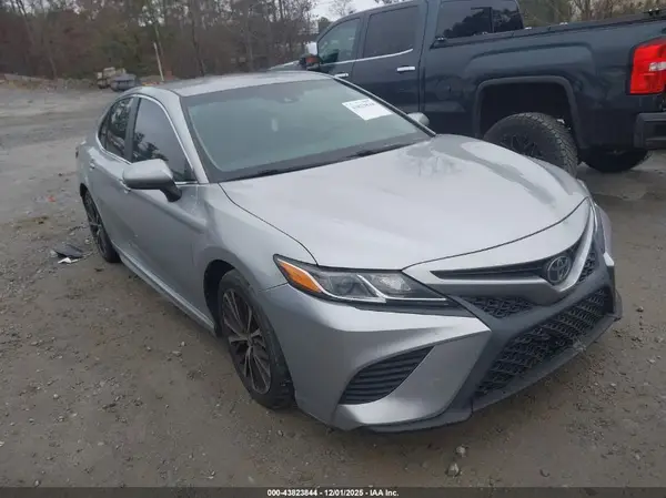 4T1B11HK8JU522608 2018 TOYOTA CAMRY - Image 1