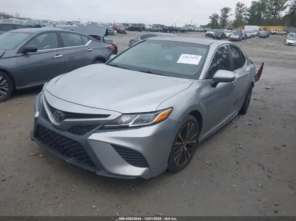 4T1B11HK8JU522608 2018 TOYOTA CAMRY - Image 2