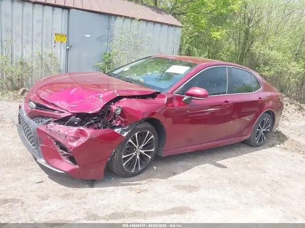 4T1B11HK8JU523435 2018 TOYOTA CAMRY - Image 2