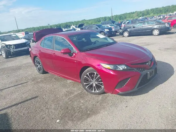 4T1B11HK8JU523547 2018 TOYOTA CAMRY - Image 1