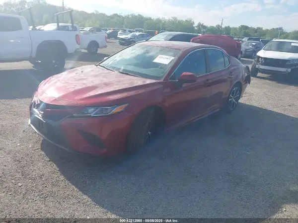 4T1B11HK8JU523547 2018 TOYOTA CAMRY - Image 2