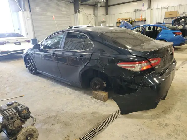 4T1B11HK8JU525234 2018 TOYOTA CAMRY - Image 2