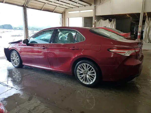 4T1B11HK8JU525475 2018 TOYOTA CAMRY - Image 2