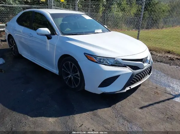 4T1B11HK8JU525492 2018 TOYOTA CAMRY - Image 1