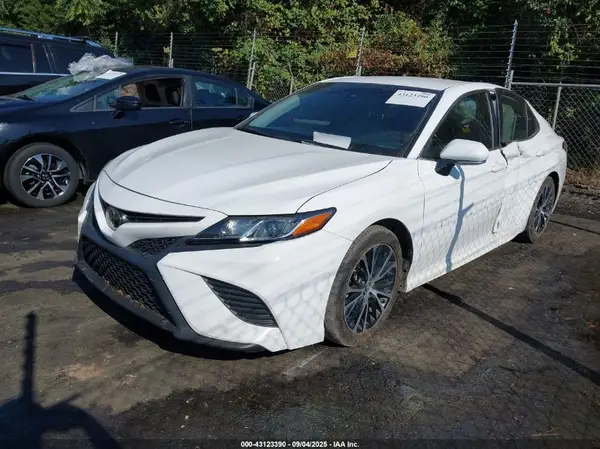 4T1B11HK8JU525492 2018 TOYOTA CAMRY - Image 2
