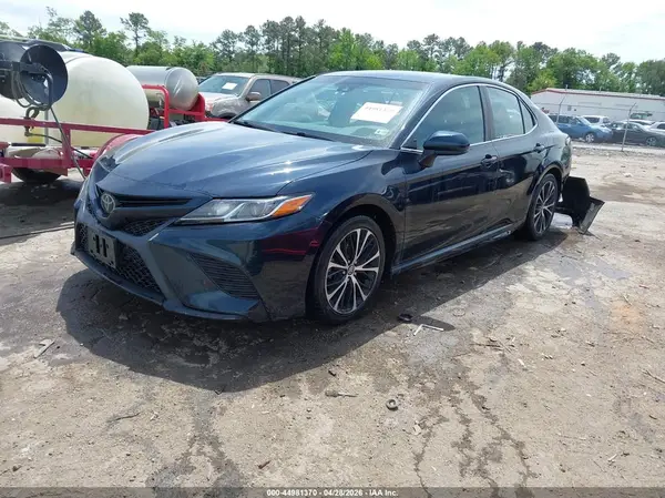 4T1B11HK8JU525833 2018 TOYOTA CAMRY - Image 2