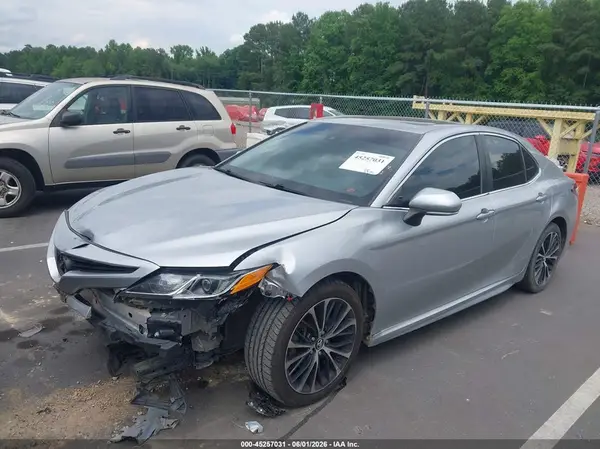 4T1B11HK8JU527405 2018 TOYOTA CAMRY - Image 2