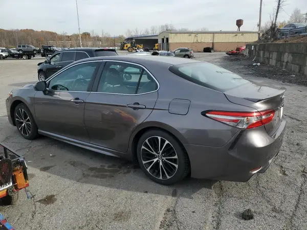 4T1B11HK8JU528442 2018 TOYOTA CAMRY - Image 2