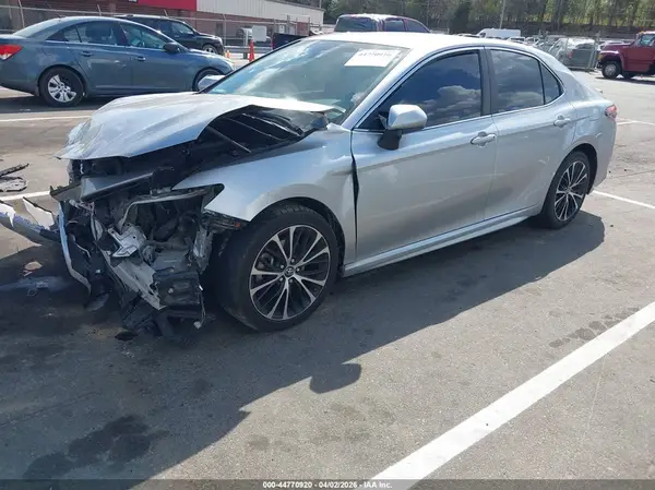 4T1B11HK8JU528537 2018 TOYOTA CAMRY - Image 2
