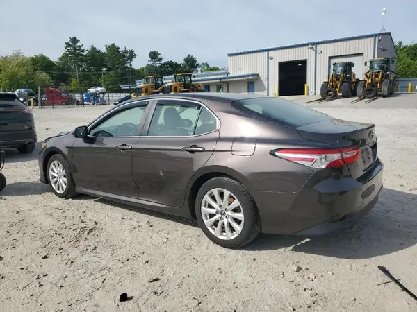 4T1B11HK8JU528585 2018 TOYOTA CAMRY - Image 2