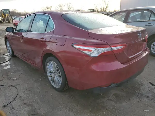 4T1B11HK8JU529171 2018 TOYOTA CAMRY - Image 2