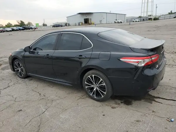 4T1B11HK8JU529770 2018 TOYOTA CAMRY - Image 2