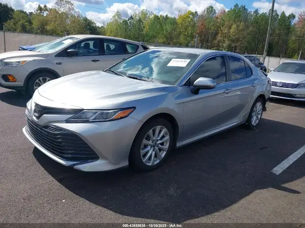 4T1B11HK8JU531115 2018 TOYOTA CAMRY - Image 2