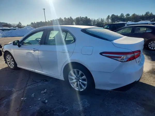 4T1B11HK8JU533382 2018 TOYOTA CAMRY - Image 2