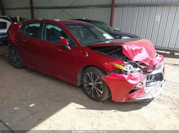 4T1B11HK8JU533964 2018 TOYOTA CAMRY - Image 1