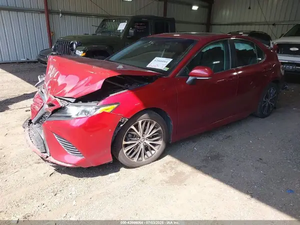 4T1B11HK8JU533964 2018 TOYOTA CAMRY - Image 2