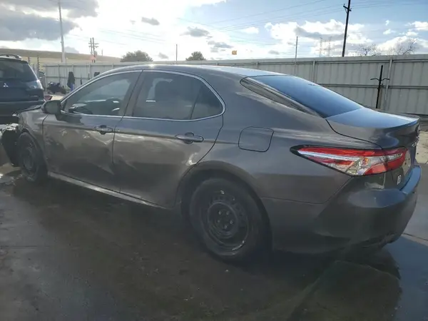 4T1B11HK8JU534564 2018 TOYOTA CAMRY - Image 2