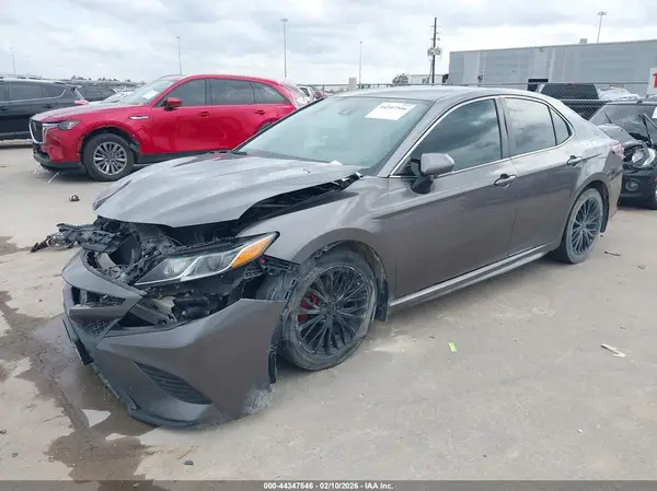 4T1B11HK8JU536105 2018 TOYOTA CAMRY - Image 2