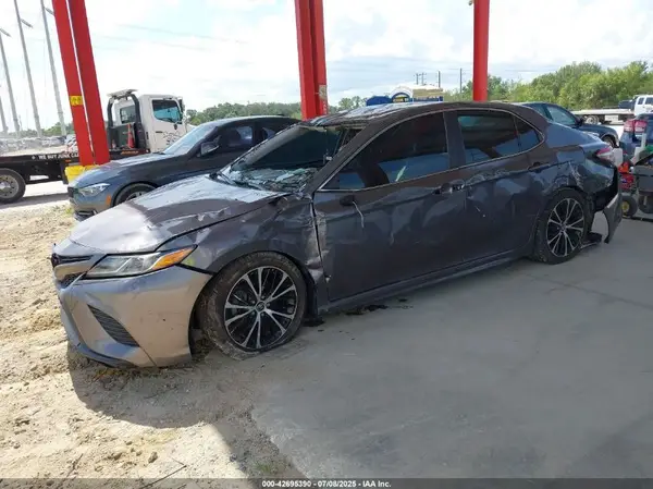4T1B11HK8JU536220 2018 TOYOTA CAMRY - Image 2