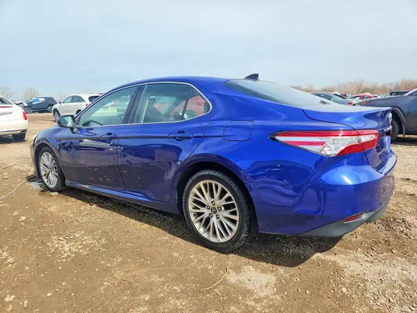 4T1B11HK8JU537335 2018 TOYOTA CAMRY - Image 2
