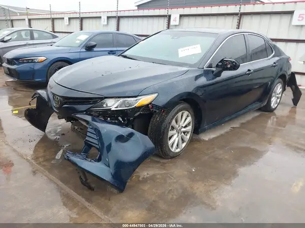 4T1B11HK8JU538324 2018 TOYOTA CAMRY - Image 2