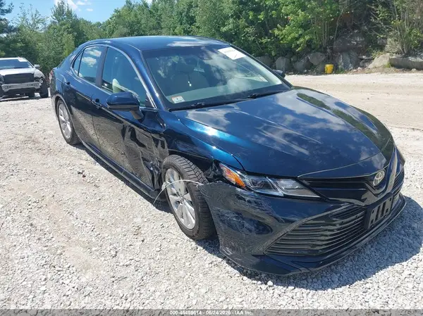 4T1B11HK8JU539361 2018 TOYOTA CAMRY - Image 1