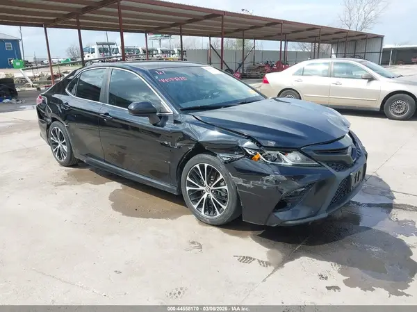 4T1B11HK8JU540381 2018 TOYOTA CAMRY - Image 1