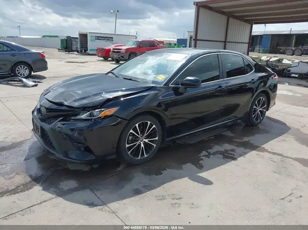 4T1B11HK8JU540381 2018 TOYOTA CAMRY - Image 2