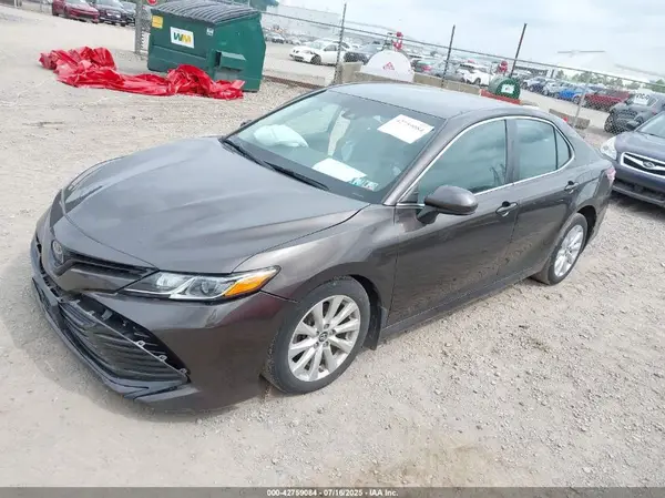 4T1B11HK8JU541000 2018 TOYOTA CAMRY - Image 2