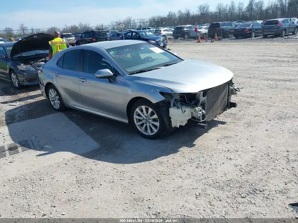 4T1B11HK8JU541255 2018 TOYOTA CAMRY - Image 1