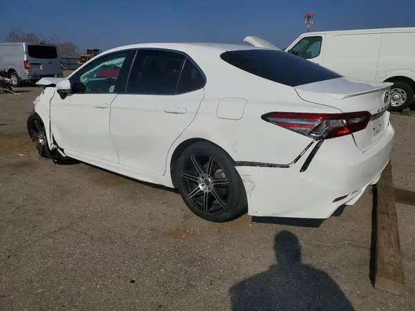 4T1B11HK8JU542664 2018 TOYOTA CAMRY - Image 2