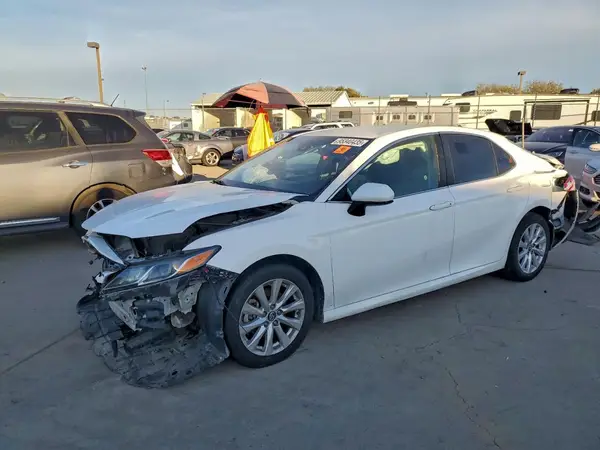 4T1B11HK8JU544267 2018 TOYOTA CAMRY - Image 1