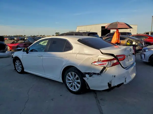 4T1B11HK8JU544267 2018 TOYOTA CAMRY - Image 2