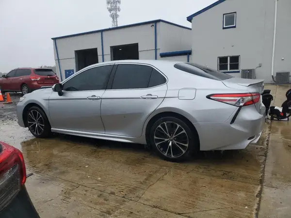 4T1B11HK8JU547153 2018 TOYOTA CAMRY - Image 2