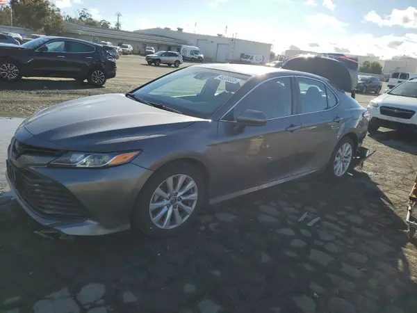 4T1B11HK8JU548125 2018 TOYOTA CAMRY - Image 1