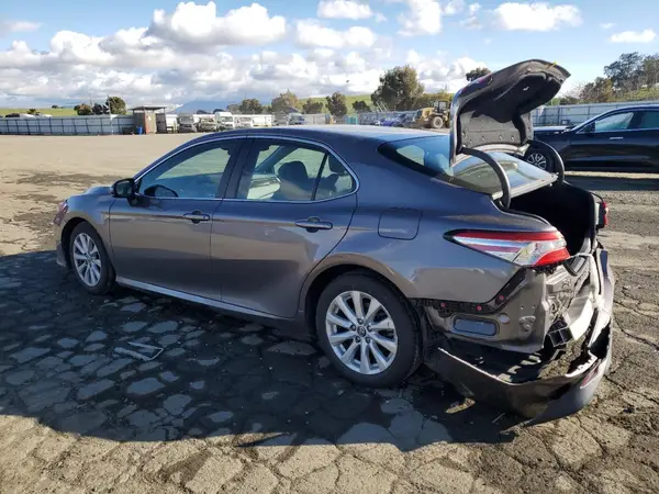 4T1B11HK8JU548125 2018 TOYOTA CAMRY - Image 2