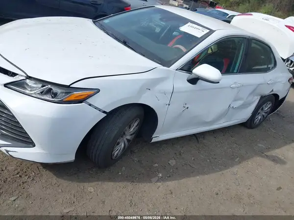 4T1B11HK8JU548254 2018 TOYOTA CAMRY - Image 2
