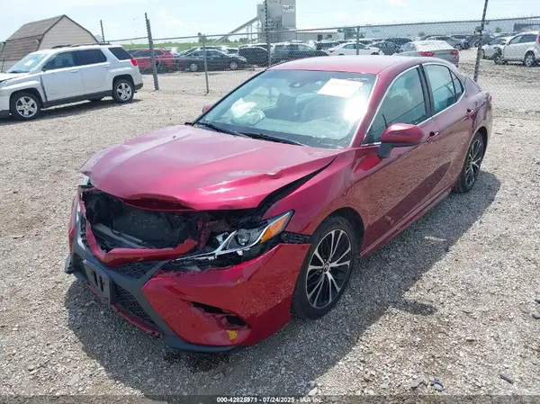 4T1B11HK8JU548402 2018 TOYOTA CAMRY - Image 2