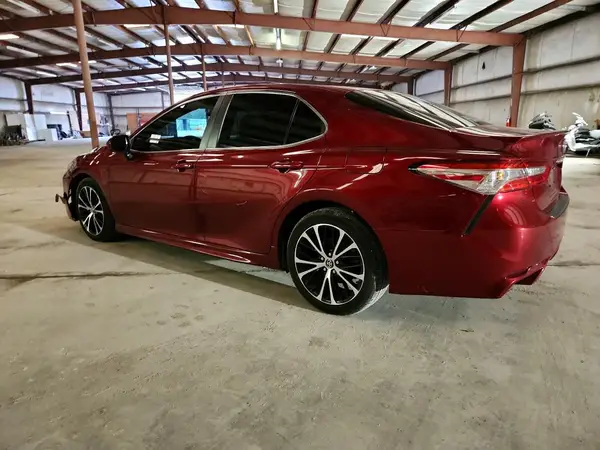 4T1B11HK8JU548559 2018 TOYOTA CAMRY - Image 2