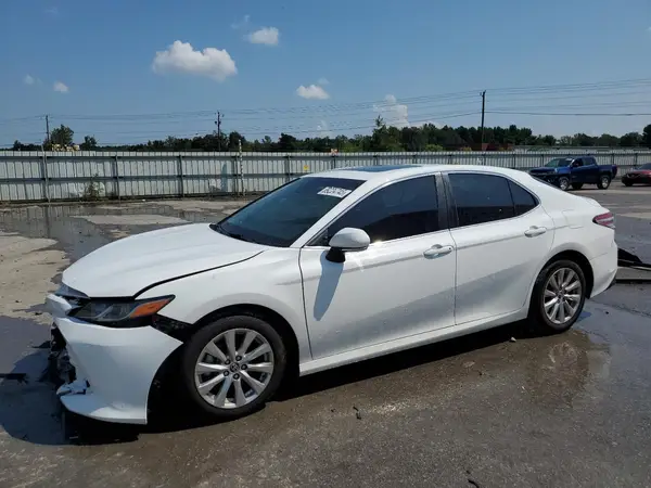 4T1B11HK8JU549694 2018 TOYOTA CAMRY - Image 1