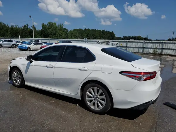 4T1B11HK8JU549694 2018 TOYOTA CAMRY - Image 2
