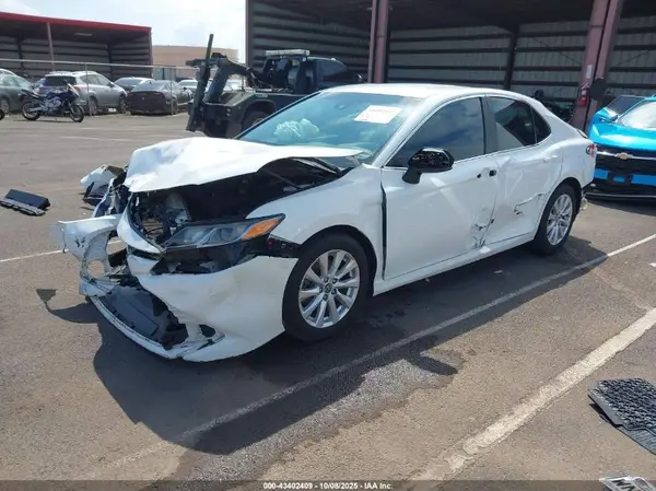 4T1B11HK8JU550165 2018 TOYOTA CAMRY - Image 2