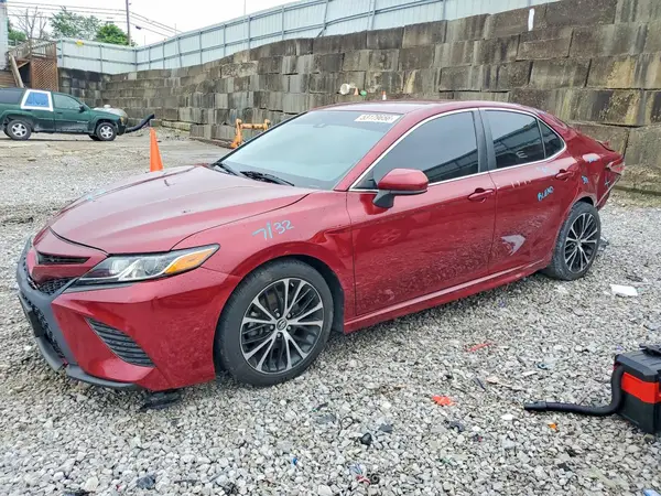4T1B11HK8JU550568 2018 TOYOTA CAMRY - Image 1