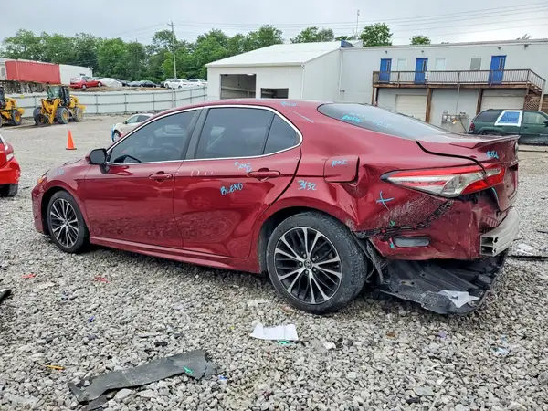 4T1B11HK8JU550568 2018 TOYOTA CAMRY - Image 2