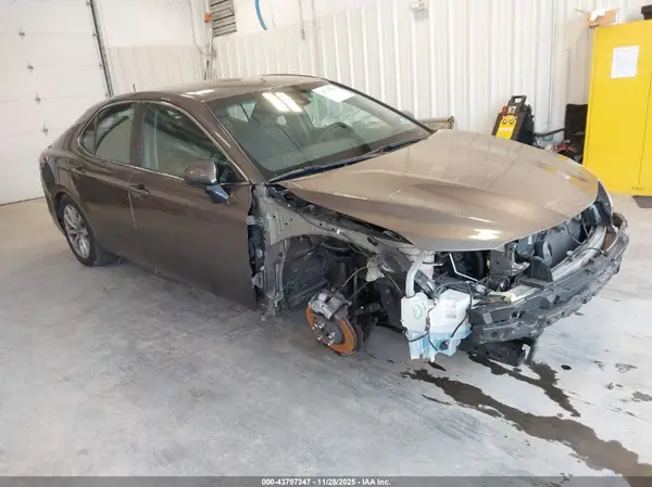 4T1B11HK8JU550666 2018 TOYOTA CAMRY - Image 1