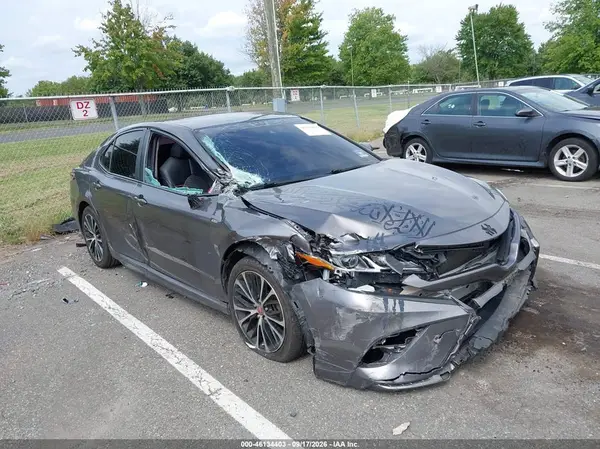4T1B11HK8JU551364 2018 TOYOTA CAMRY - Image 1