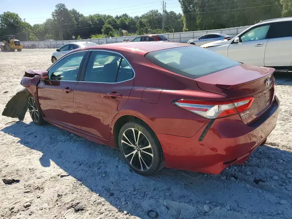 4T1B11HK8JU551669 2018 TOYOTA CAMRY - Image 2