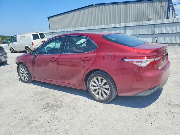 4T1B11HK8JU555446 2018 TOYOTA CAMRY - Image 2