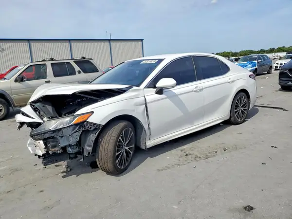 4T1B11HK8JU556421 2018 TOYOTA CAMRY - Image 1
