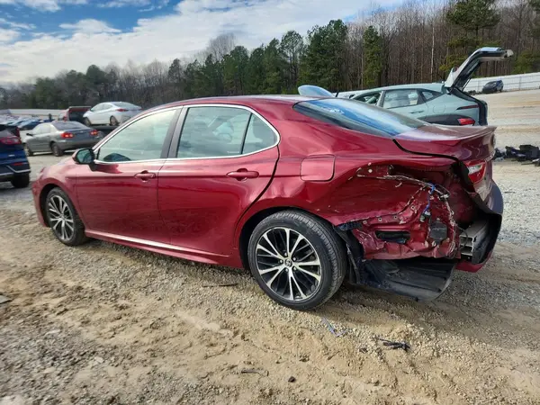 4T1B11HK8JU557083 2018 TOYOTA CAMRY - Image 2